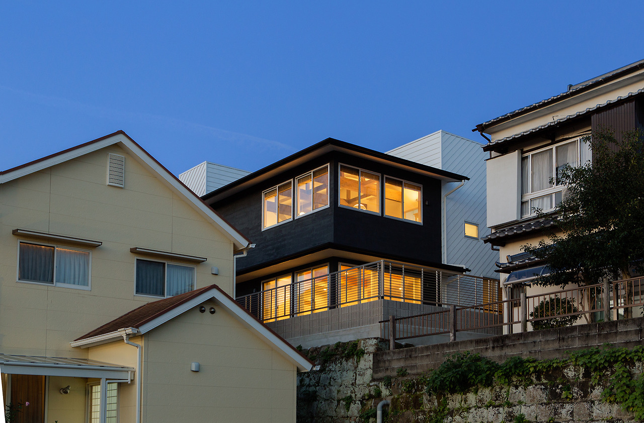 坂のまち、佐世保の海が見える家